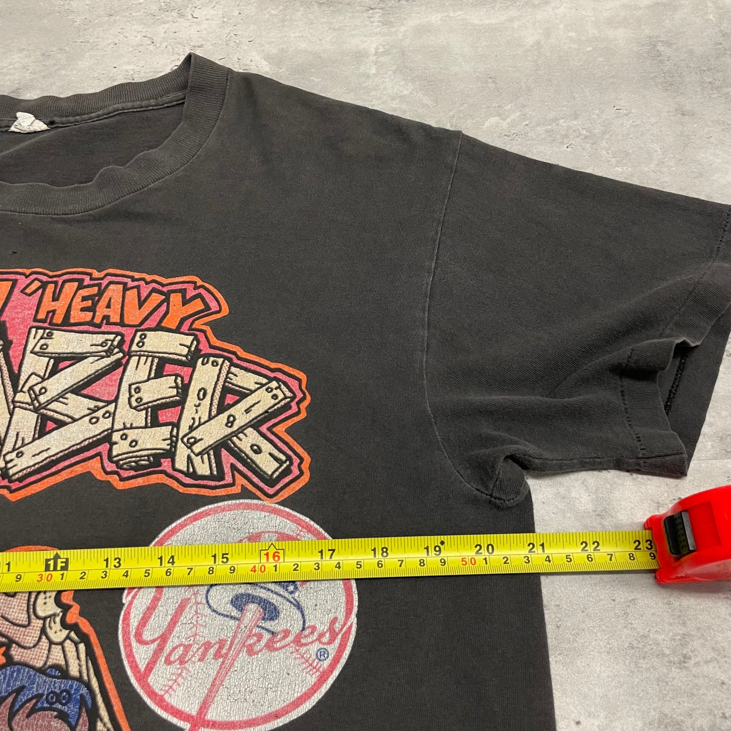 ‘93 Looney Tunes Yankees T-Shirt Size L
