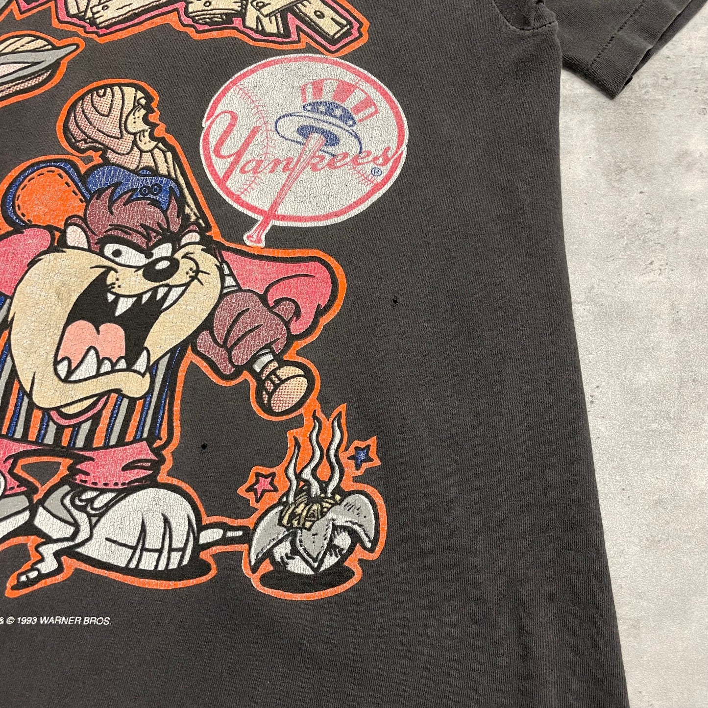 ‘93 Looney Tunes Yankees T-Shirt Size L