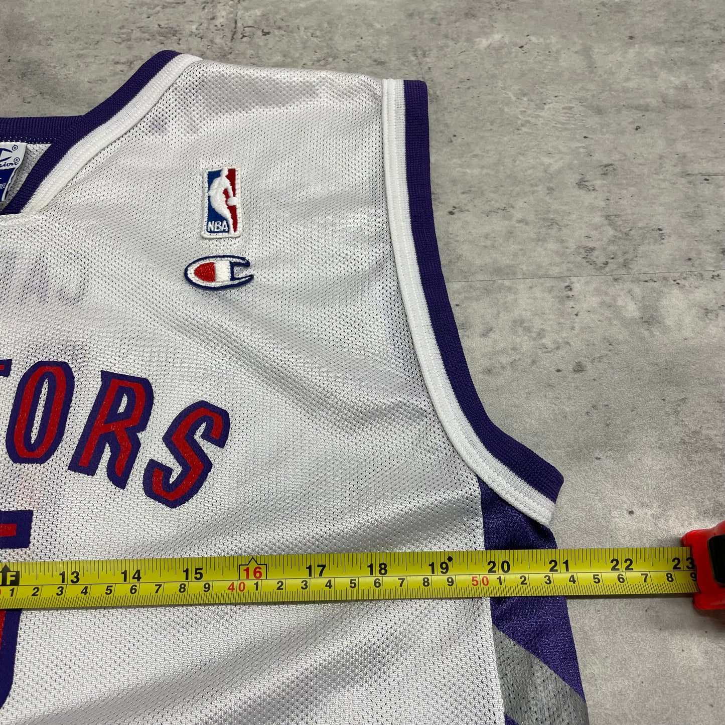 00s Vince Carter Raptors Jersey Size Youth XL (18-20)